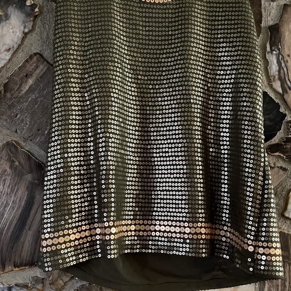 Green with gold sequence tank top size small - Picture 3 of 5